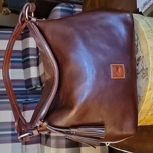 Dooney & Bourke, twist strap bag. Color: Chestnut